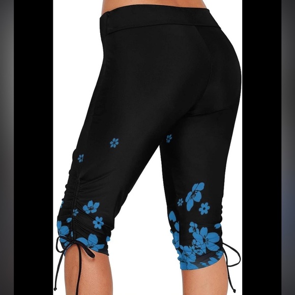 Pants - Printed capris dri fit material NWOT